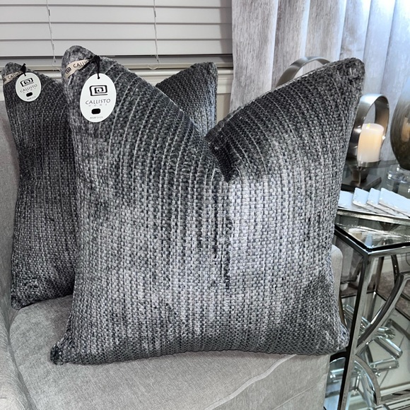 1-NWT CALLISTO HOME FUR/VELVET
DECORATIVE PILLOW (Read description for details) - Picture 14 of 17